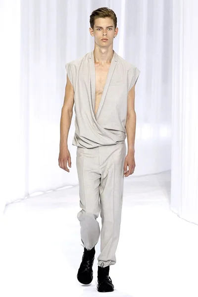 Look 28